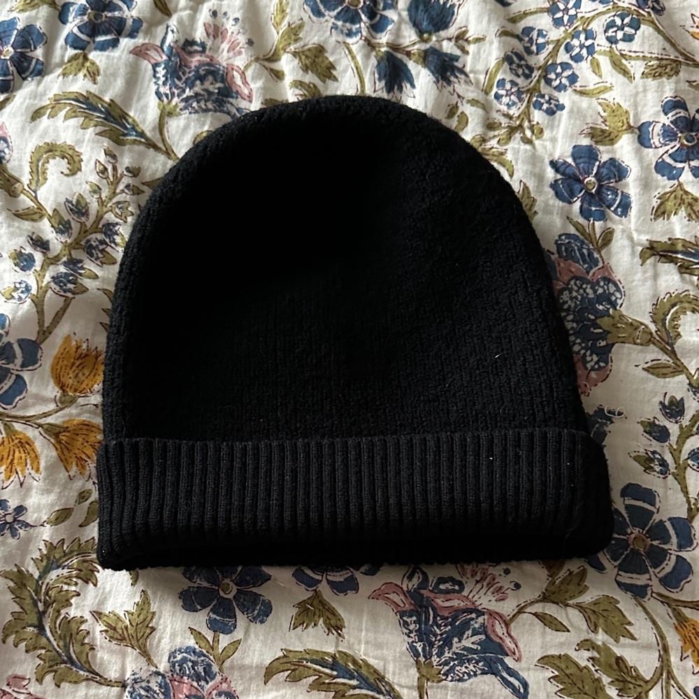 Banana Republic Extra Fine Merino  Black Knit Hat